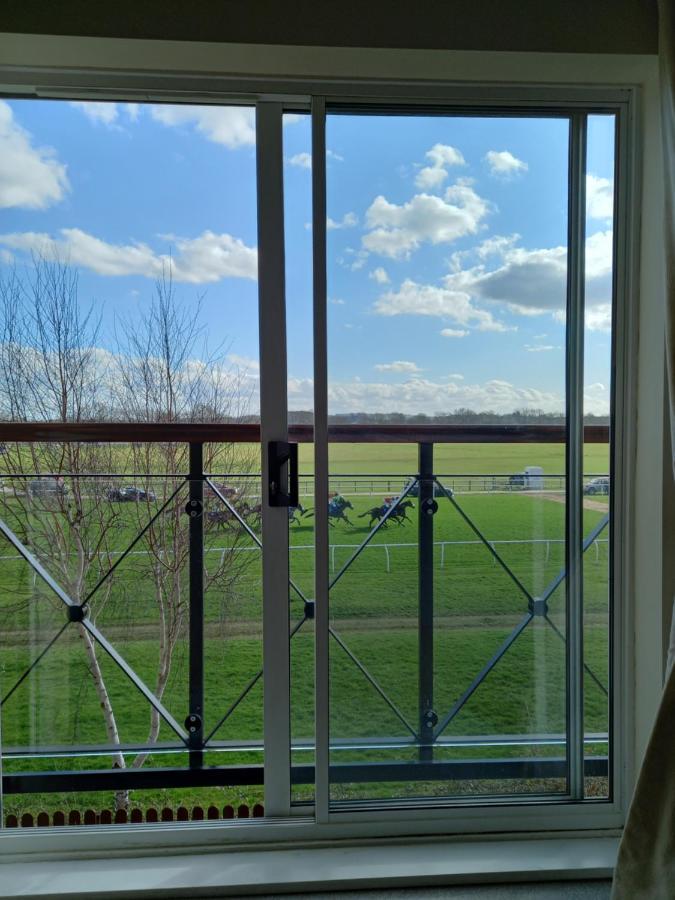סטרטפורד-אפון-אבון 47 Wetherby Way, 3 Bedrooms, Sleeps 6, Easy Walk To Town, Parking, Self Catering, Great View מראה חיצוני תמונה