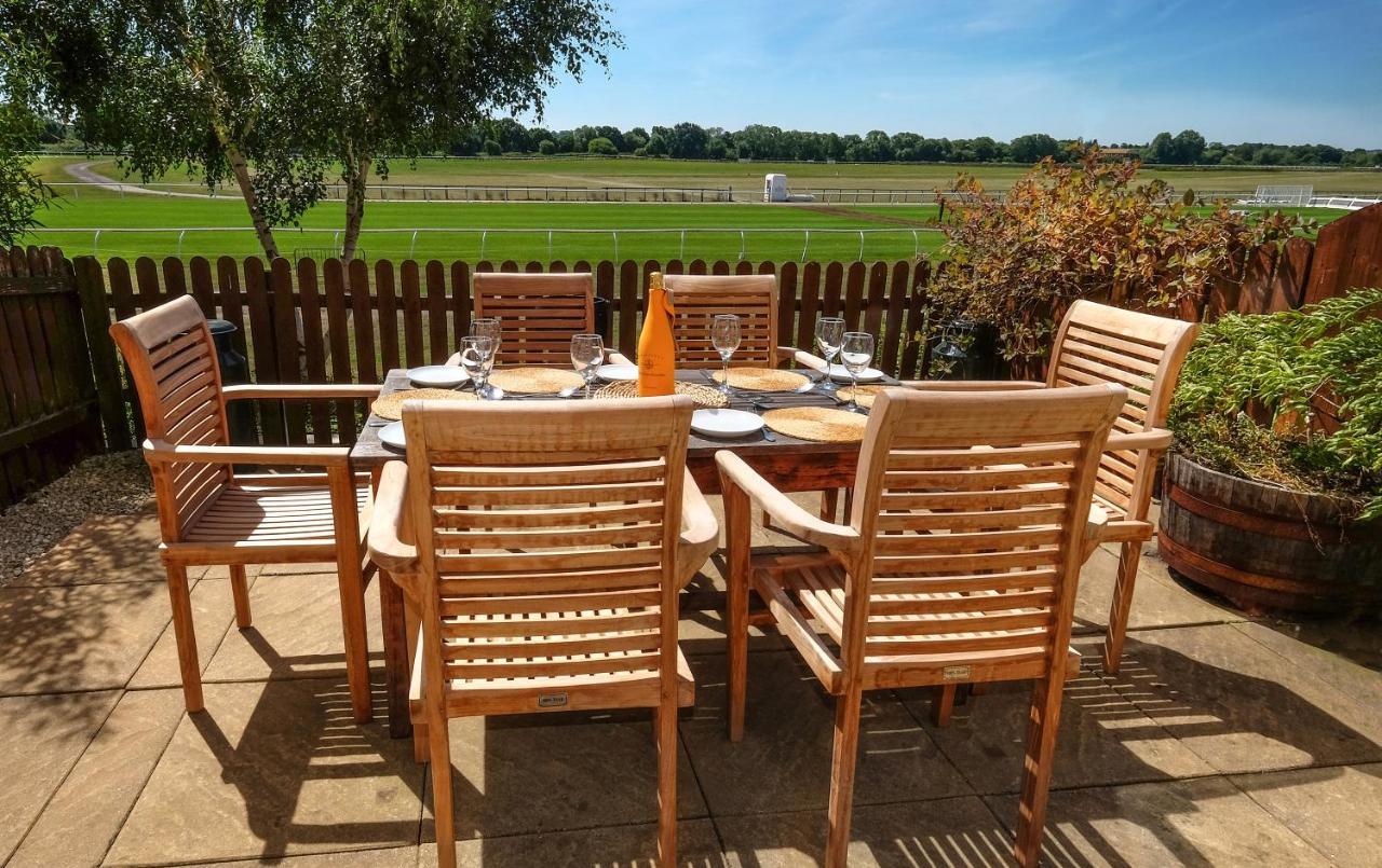 סטרטפורד-אפון-אבון 47 Wetherby Way, 3 Bedrooms, Sleeps 6, Easy Walk To Town, Parking, Self Catering, Great View מראה חיצוני תמונה